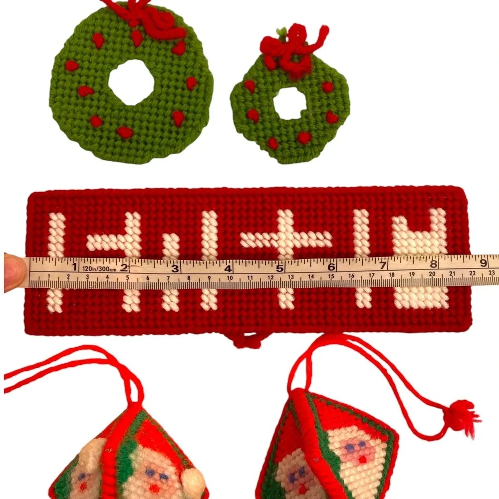 Vintage Christmas‎ Ornaments / Magnets Needlepoint Handmade Wreath Santa A14Q